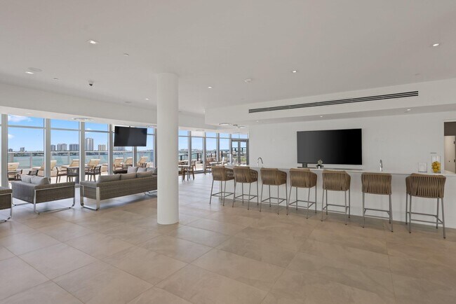 Building Photo - 220 Lake Shore Dr