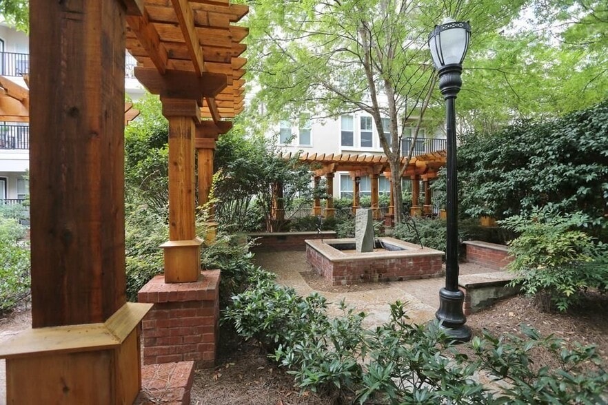 Building Photo - 1850 Cotillion Dr