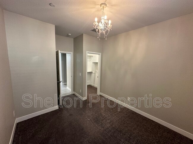 Building Photo - 13180 W Cliffrose Rd