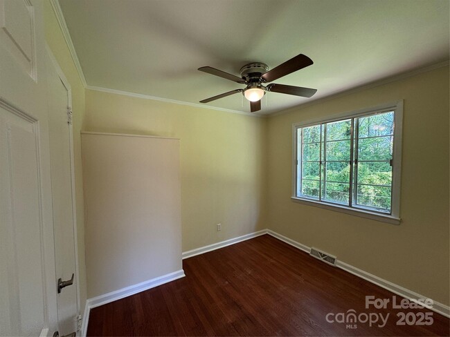 Building Photo - 3122 Marlborough Rd