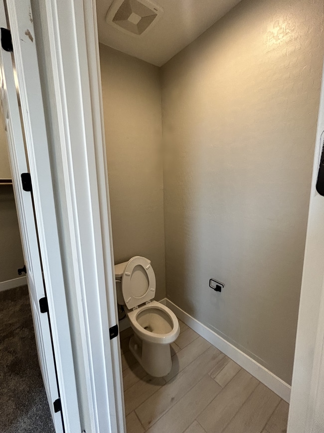 Building Photo - 104 Barton Bay Ave