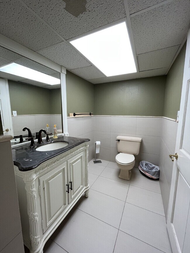 Building Photo - 10739 E Crestridge Cir
