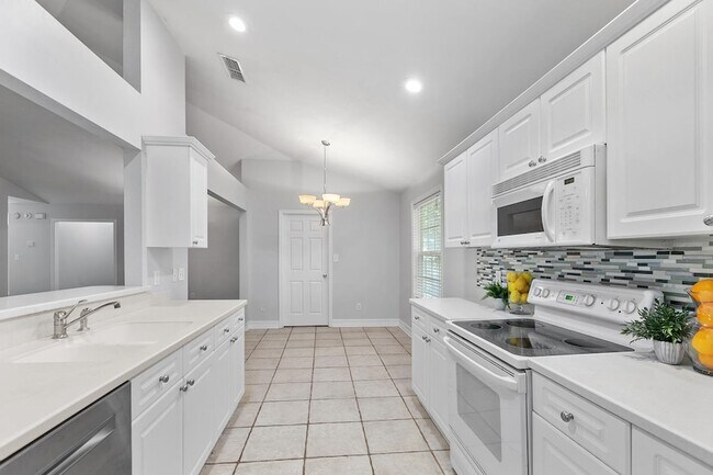 Building Photo - 2521 Heathrow Dr
