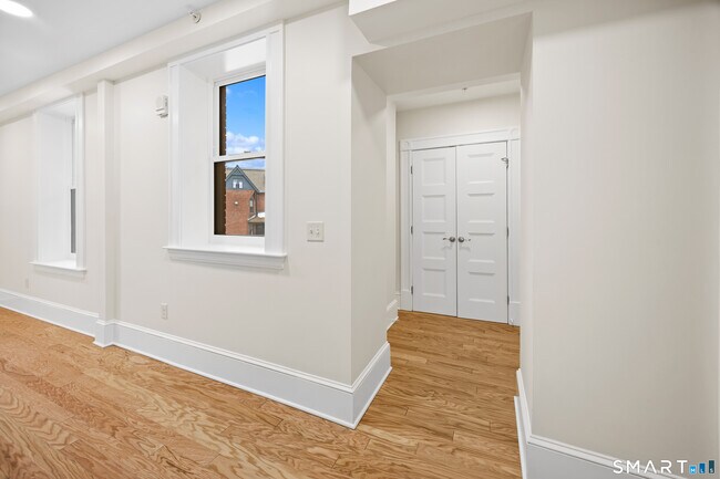 Building Photo - 1355 Main St