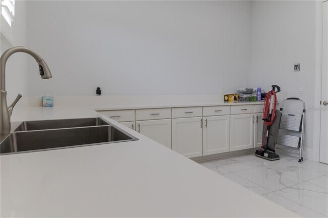 Building Photo - 13125 Casabella Dr