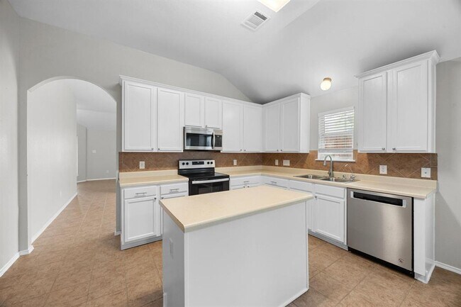 Building Photo - 119 Aguilar Dr