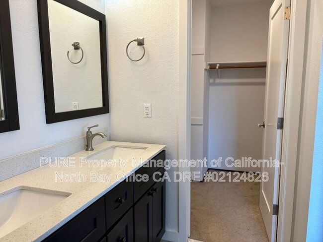 Building Photo - 104 Banff Way