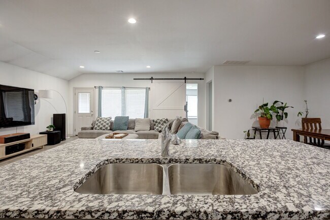 Building Photo - 14701 Travertine Fls Ln