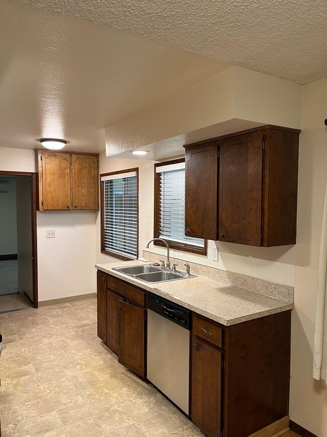 Building Photo - Mid-Mod on Missoula- Single Story!