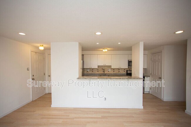 Building Photo - 142 Kenwood Dr