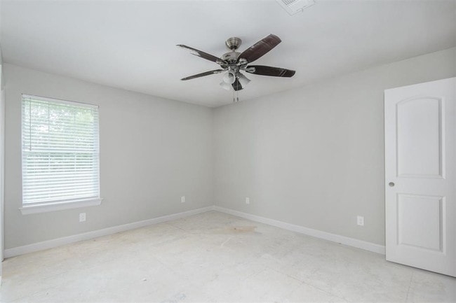 Building Photo - 5915 Ludington Dr