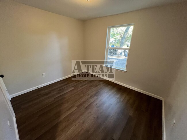 Building Photo - Gorgeous 2 Bed 1 Bath house for rent in GBC!