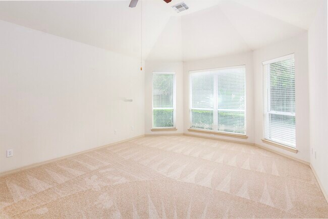 Building Photo - 62 S Longsford Cir