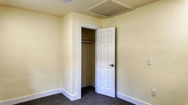 Building Photo - 2913 SW 13th St