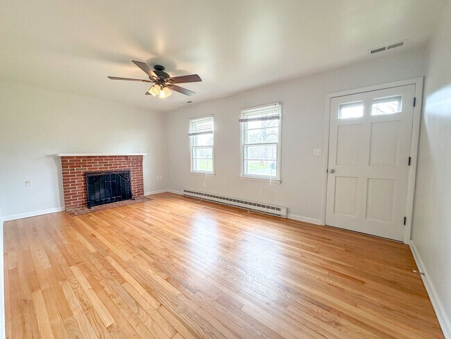 Building Photo - Zions Cross Roads Brick Cottage 2bedroom/1bath