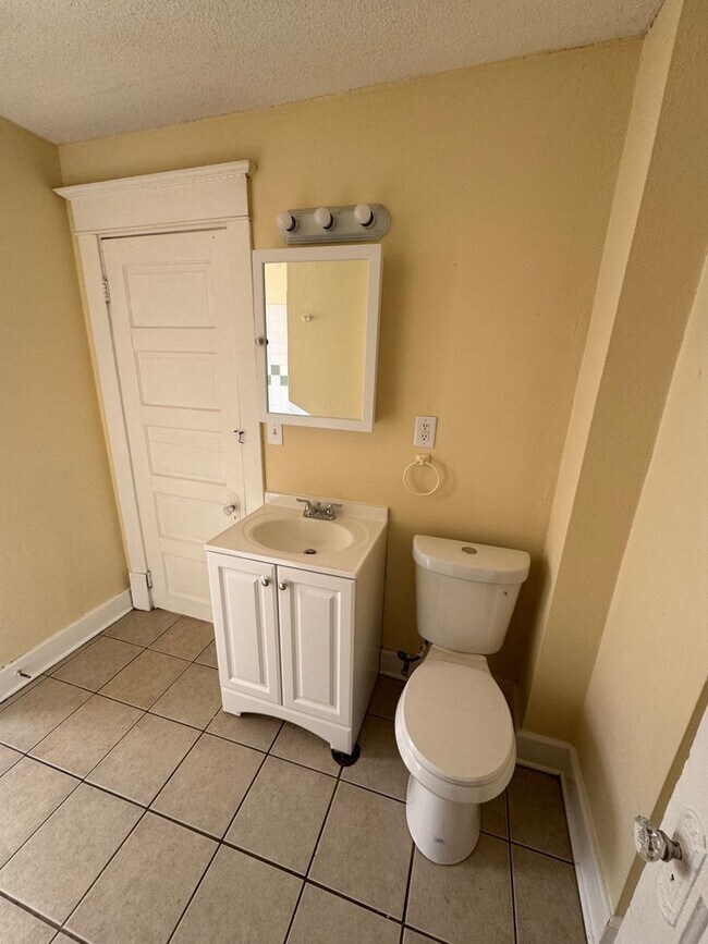 Building Photo - 1704 S 4th St