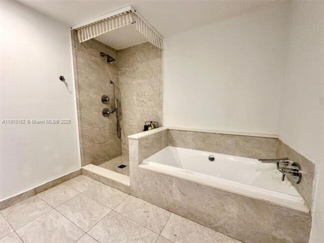 Building Photo - 488 NE 18th St