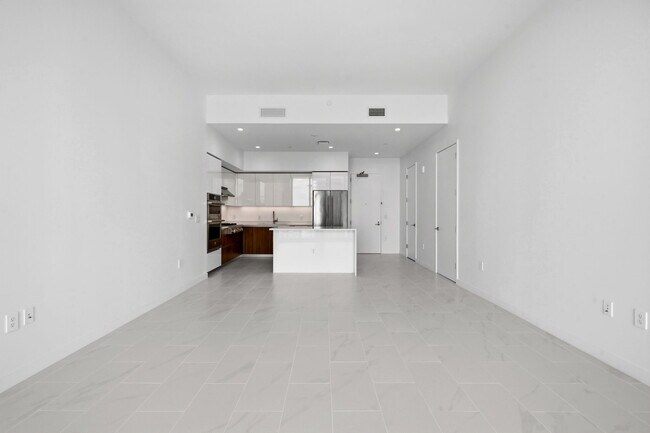 Building Photo - 400 Central Ave