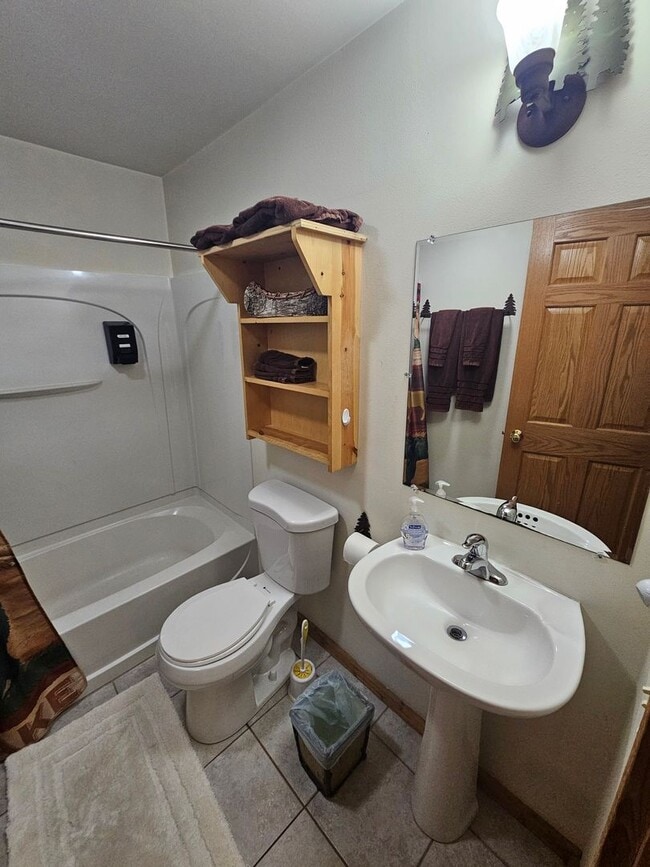 Building Photo - 2 Bed / 2 Bath Fully Furnished Cabin House in Warrens, WI!