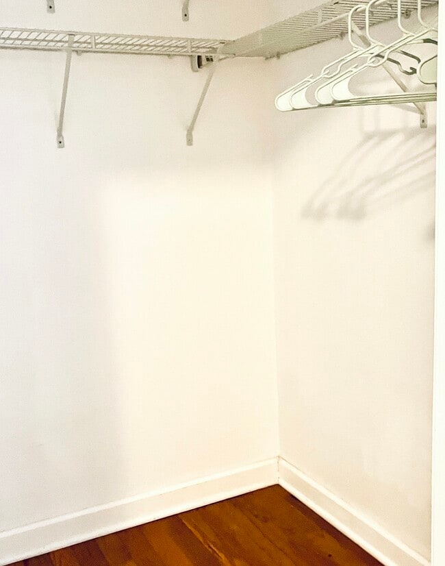 Building Photo - 214 W 31st St