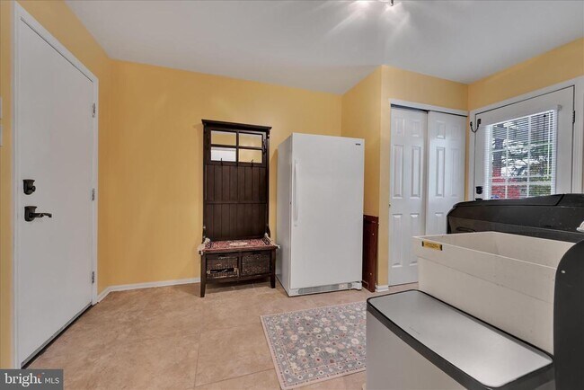 Building Photo - 1118 Jarvis Ln