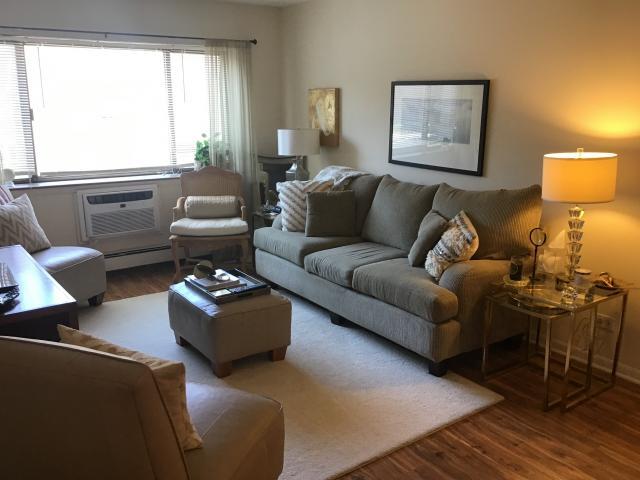 Building Photo - 1 bedroom in Chiago IL 60613