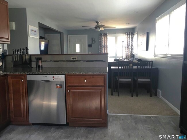 Building Photo - 25 Rena Pl