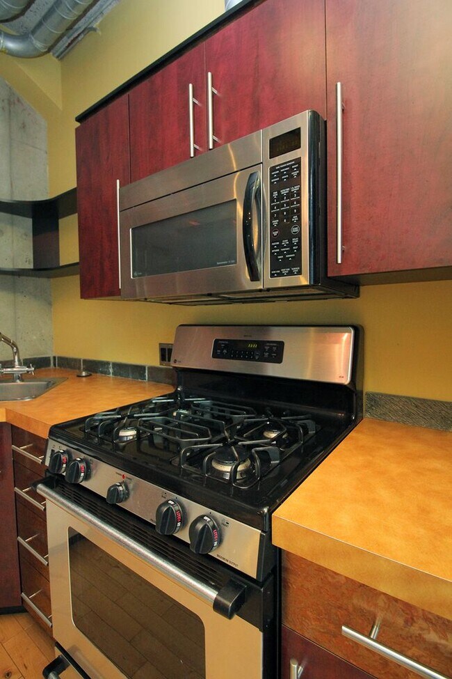 Building Photo - Stylish and Sleek Loft at the Mosaic in Do...