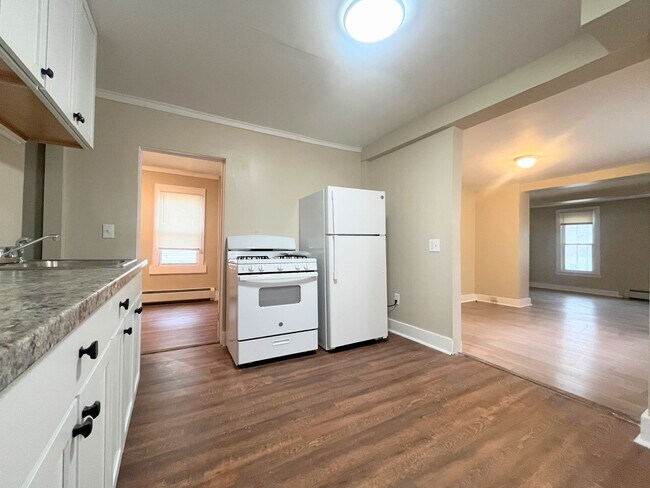 Building Photo - 46 Hawley St