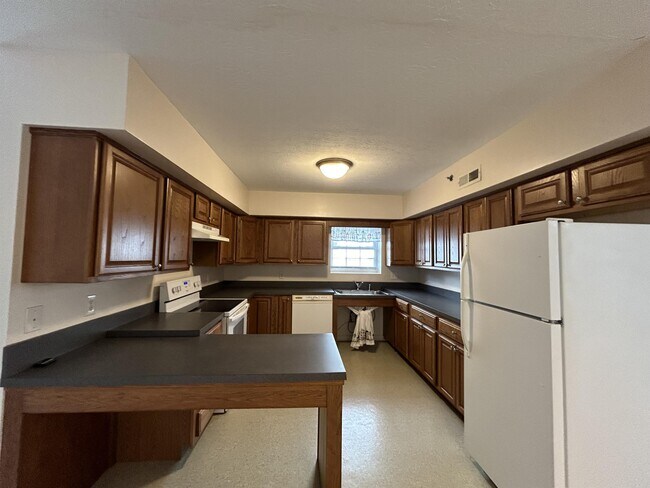 Building Photo - 17 Rosewood Ct