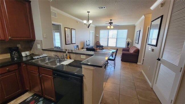 Building Photo - 914 Charo Pkwy