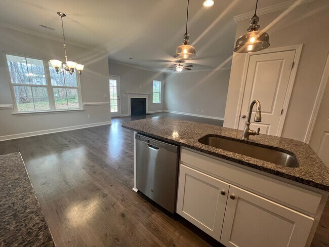 Building Photo - Breathtaking 4 Bedroom, 2 1/2 Bathroom House in Winston Salem, NC!