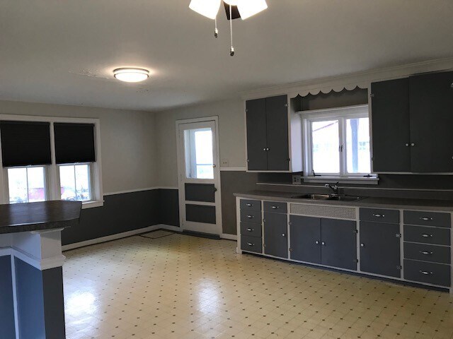 Building Photo - 155 King Rd