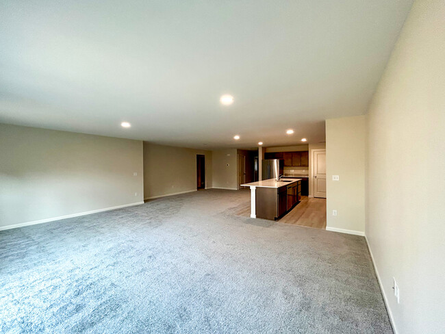 Building Photo - 9291 Candytuft Dr SE
