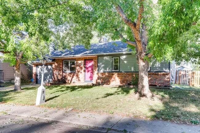 Building Photo - Bright & Cozy 3-Bedroom in the Heart of Longmont!