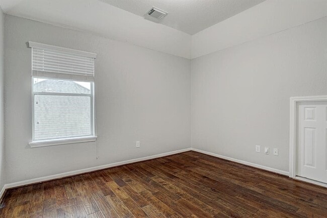 Building Photo - 2626 Canyon Falls Dr