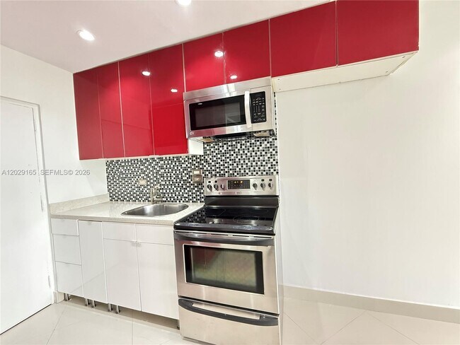 Building Photo - 1408 Brickell Bay Dr