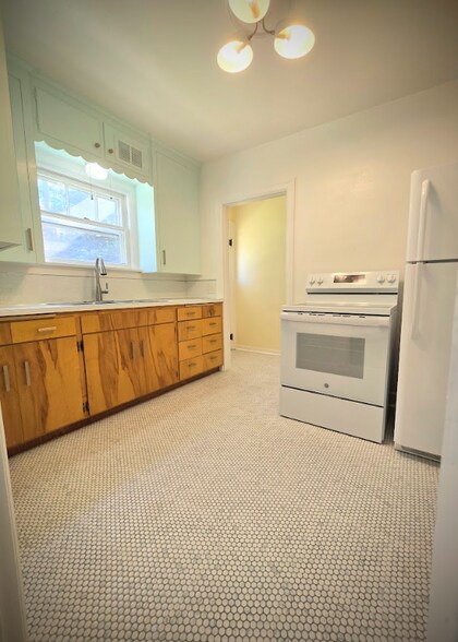 Building Photo - 332 S 3rd Ave