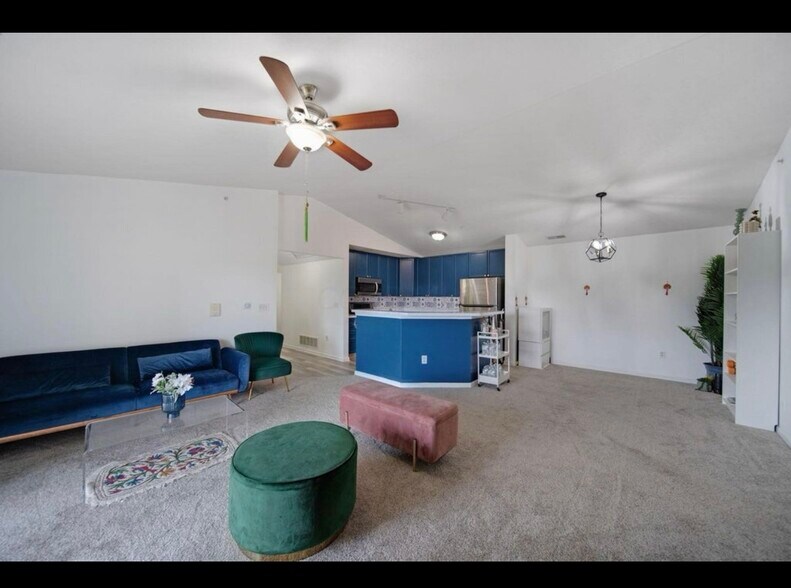 Building Photo - 785 Hidden Springs Dr