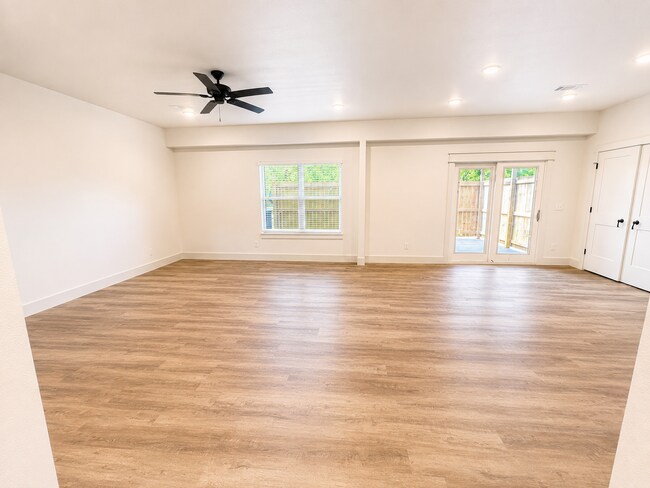 Building Photo - Michael Cole Townhomes