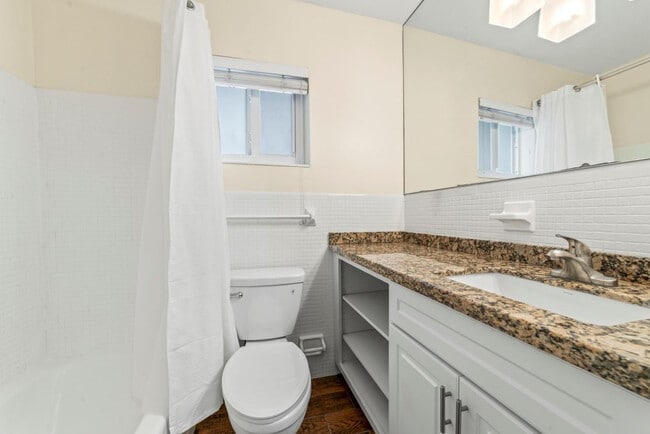 Building Photo - 404 SE 16th St