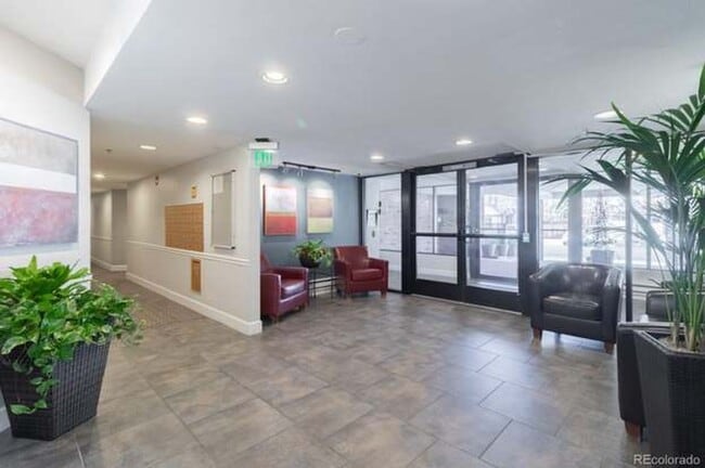 Building Photo - LOCATION!! Denver's Desirable Cherry Creek...