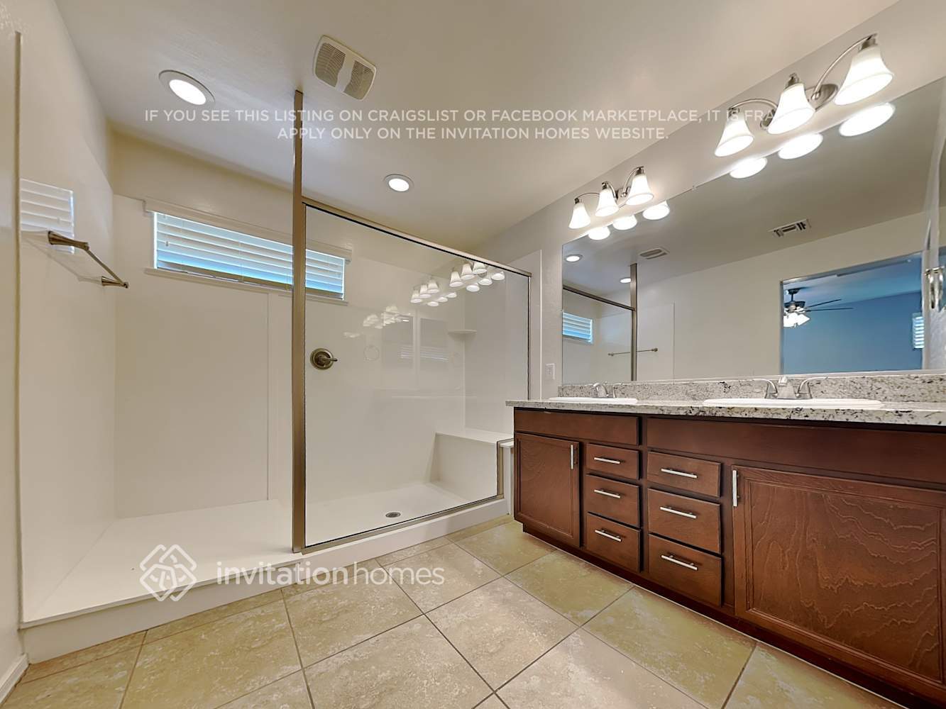 Building Photo - 225 N Sandal