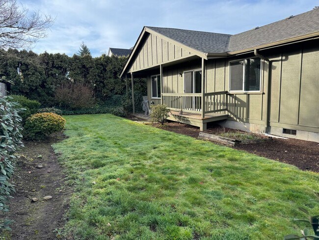 Building Photo - Beautifully updated 3 bedroom, 2 bath house in Eugene!