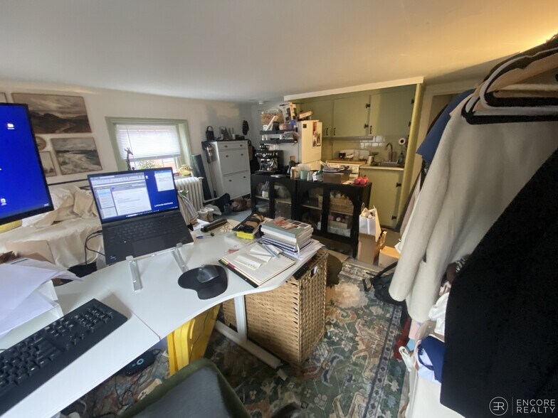 Building Photo - 58 Anderson St