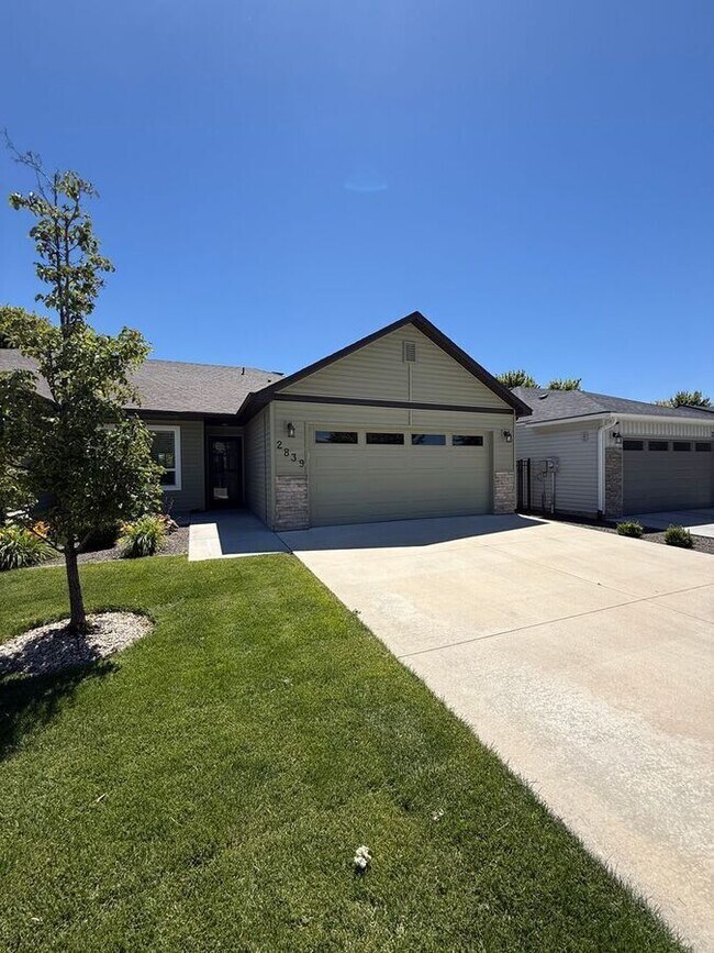Building Photo - 2839 E Apricot Dr