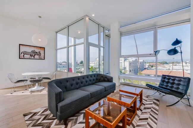 Interior Photo - 12770 Caswell Avenue