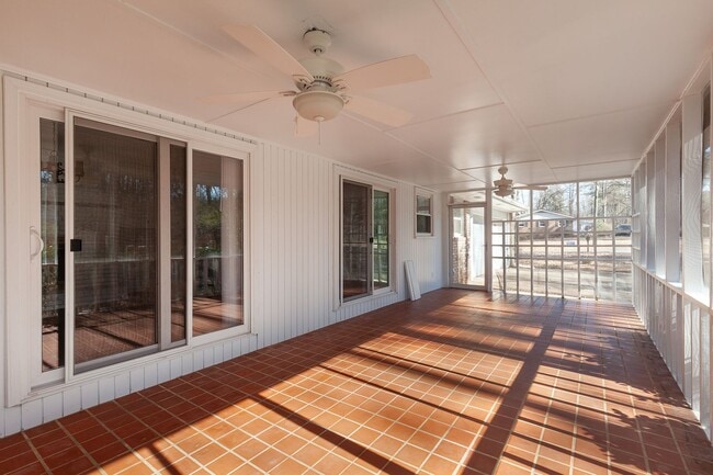 Building Photo - Spacious 4bd/2.5ba Ranch w/ Two-Car Garage & Large Basement and Screened Porch!