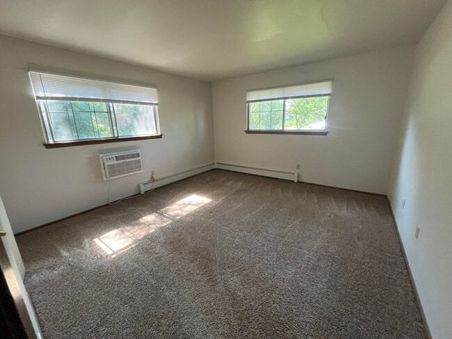 Building Photo - 207 Williamsburg Dr