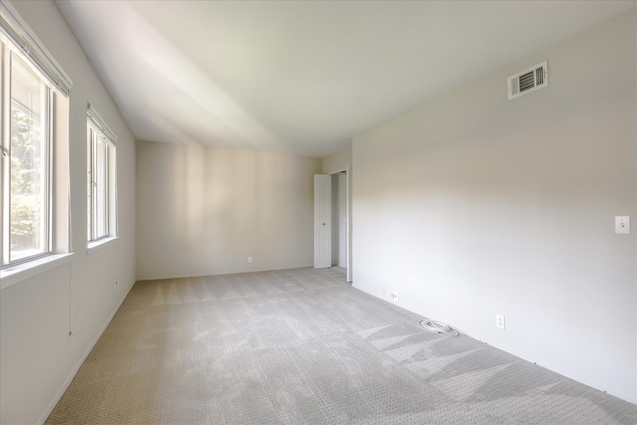 Building Photo - 66 Miramonte Dr